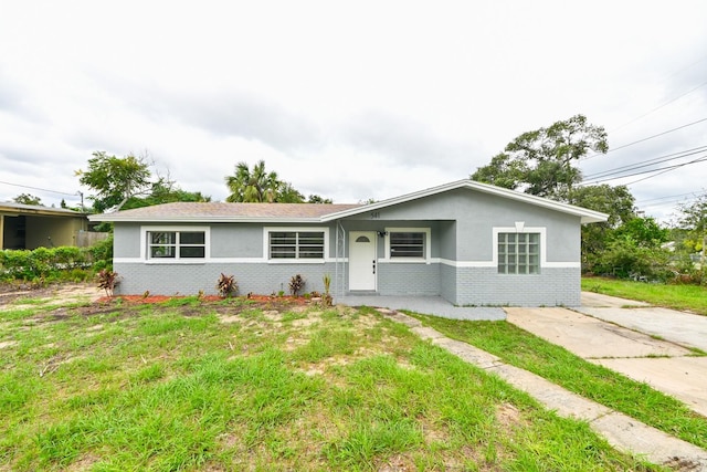 ranch-style house featuring a front lawn