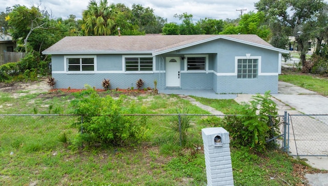 single story home featuring a front yard