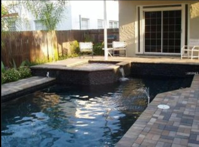 view of swimming pool featuring a jacuzzi