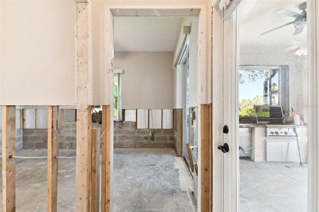 bathroom featuring ceiling fan and concrete floors