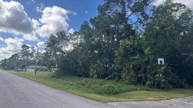 Listing photo 3 for 503 Canton Ave, Lehigh Acres FL 33972