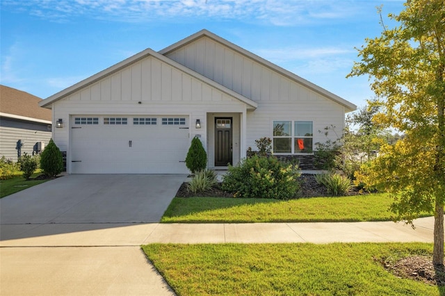 view of front of house featuring a garage and a front yard