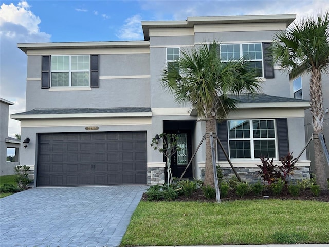 view of front of property featuring a front yard and a garage