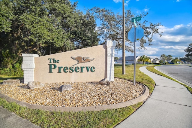 view of community / neighborhood sign