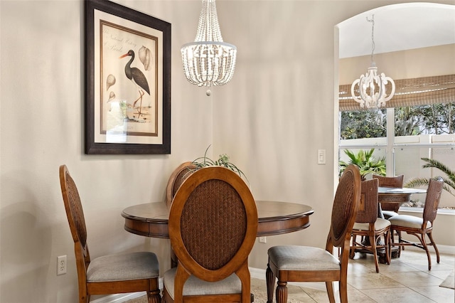 dining area with a notable chandelier