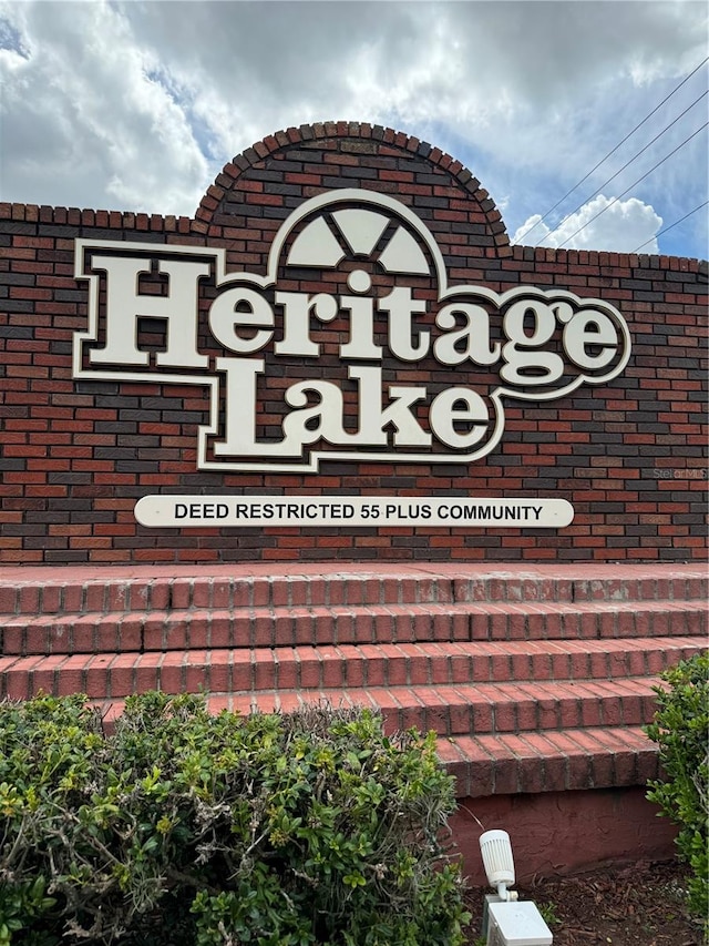 view of community / neighborhood sign