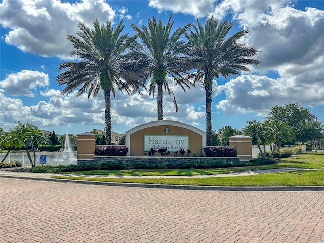 view of community / neighborhood sign