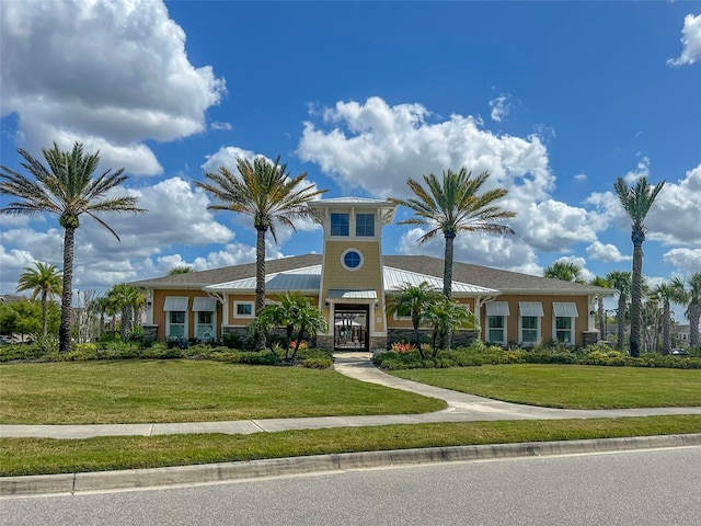 view of front of house featuring a front lawn