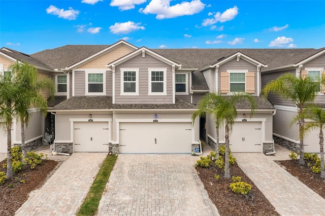 view of front facade with a garage