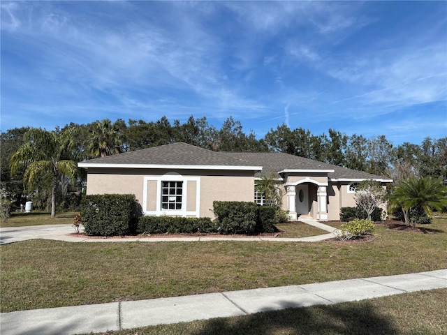 view of front facade with a front yard