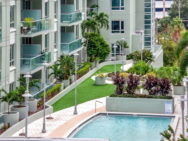 view of swimming pool