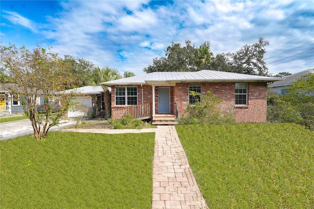 single story home with a front yard