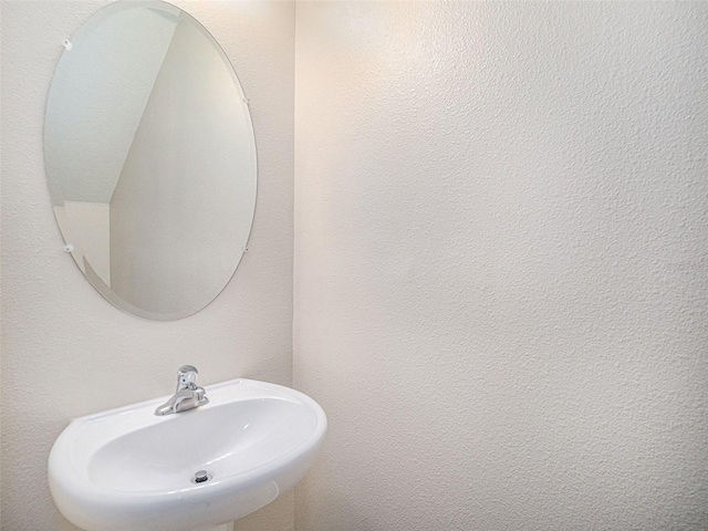 bathroom featuring sink