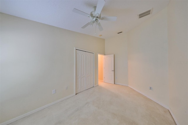 carpeted spare room with ceiling fan