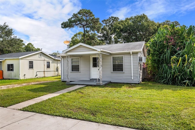 bungalow-style house featuring a front lawn