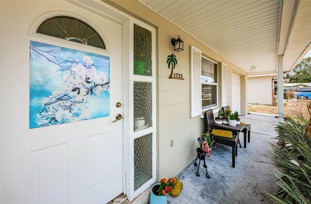 entrance to property featuring covered porch