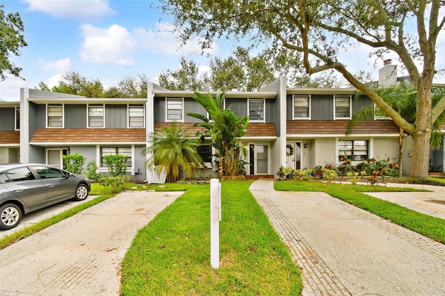 view of property featuring a front lawn