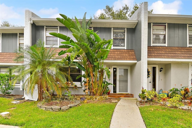 view of property featuring a front lawn