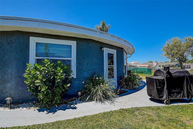 view of side of property featuring a yard