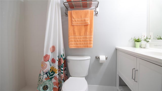 bathroom with a shower with shower curtain, vanity, and toilet