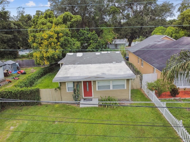 view of front of house with a front lawn