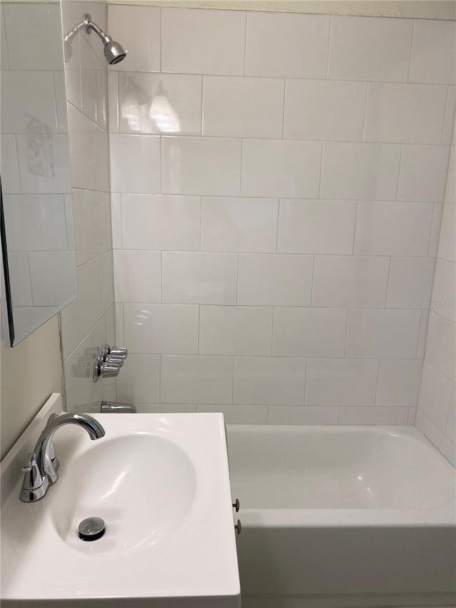 bathroom featuring vanity and tiled shower / bath combo