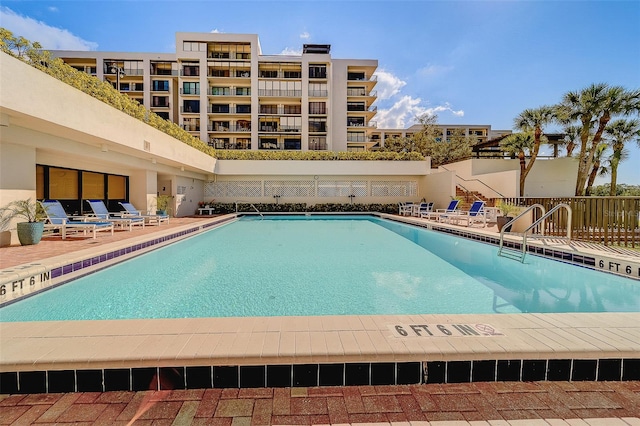 view of swimming pool