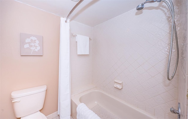 bathroom featuring toilet and shower / tub combo with curtain