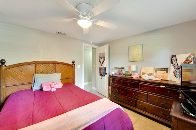 bedroom with ceiling fan