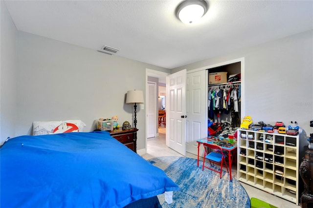 bedroom featuring a closet