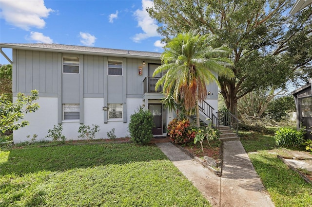 view of front of house with a front yard