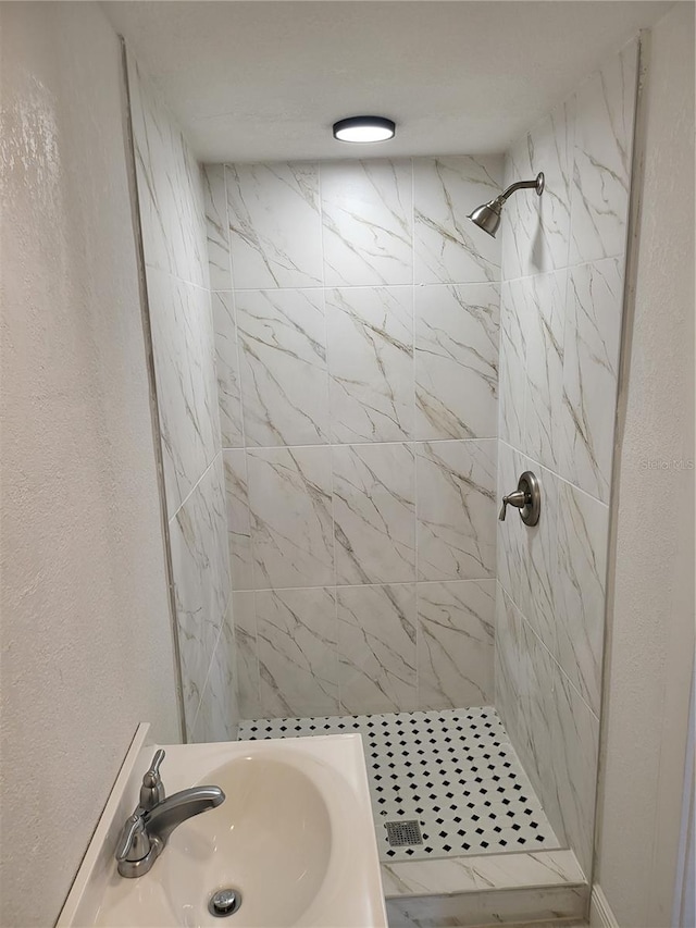 bathroom featuring sink and tiled shower