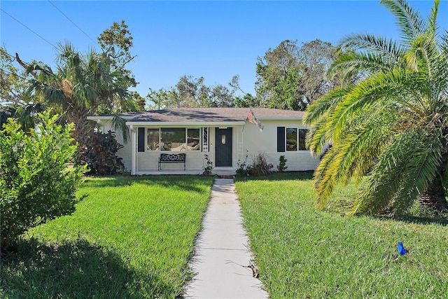 view of front of house featuring a front yard