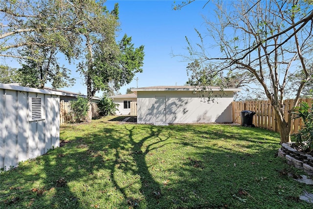 view of yard featuring a storage shed