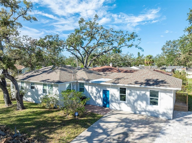 ranch-style home with a front yard