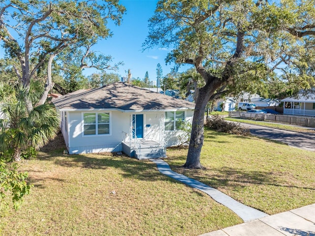 view of front of home featuring a front lawn