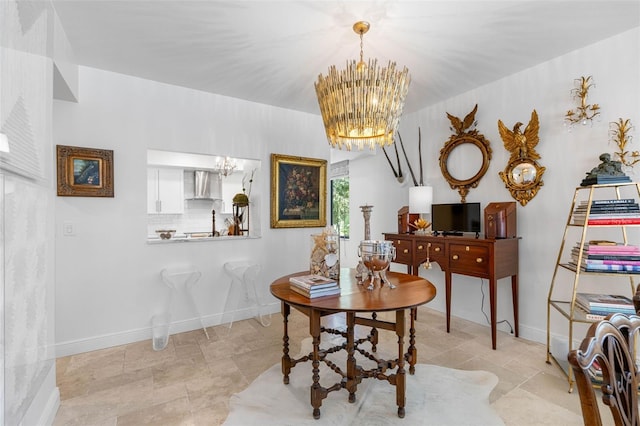 dining area with a notable chandelier