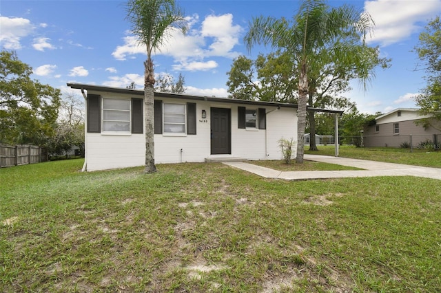 view of front of home featuring a front lawn