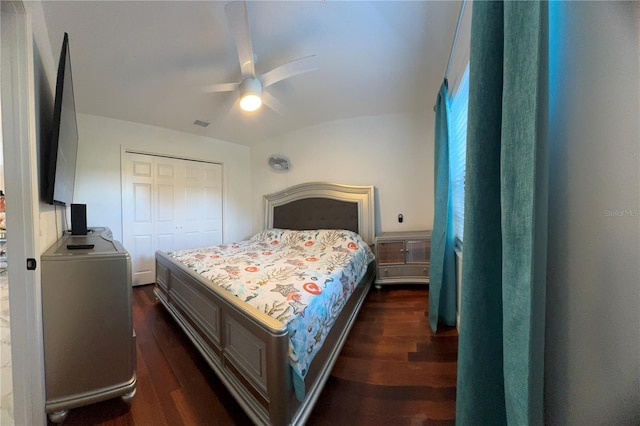 bedroom with dark wood-type flooring, a closet, and ceiling fan