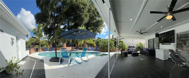 view of pool featuring outdoor lounge area, a patio area, and ceiling fan