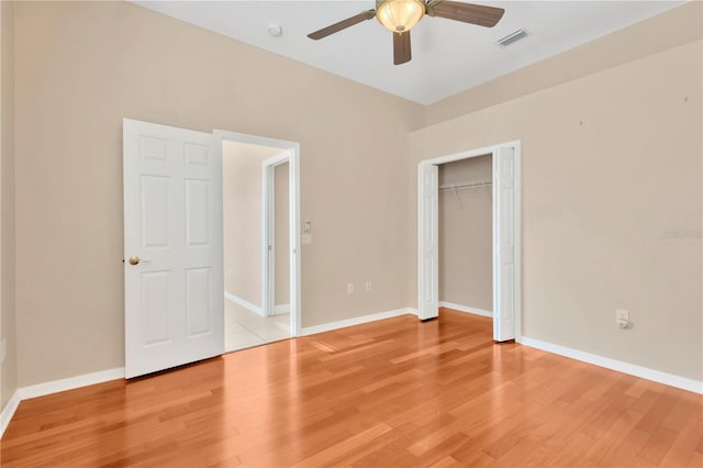 unfurnished bedroom with light hardwood / wood-style flooring, a closet, and ceiling fan