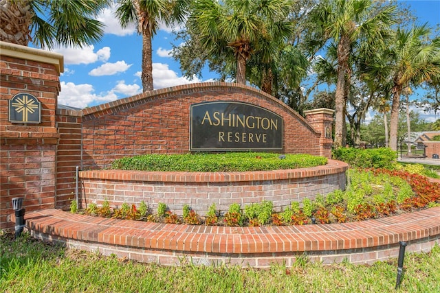 view of community / neighborhood sign