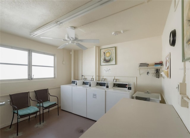 washroom with washing machine and clothes dryer, ceiling fan, sink, and a textured ceiling