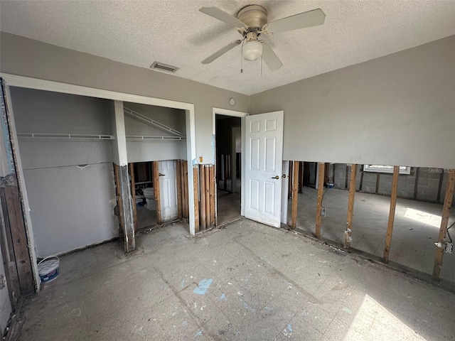 unfurnished bedroom featuring a closet, a textured ceiling, and ceiling fan