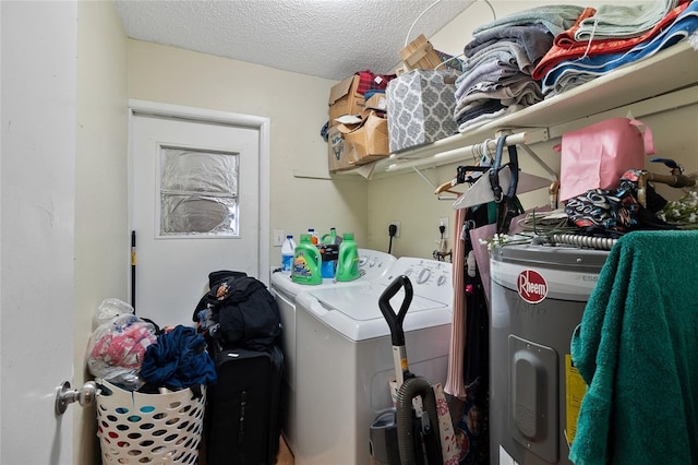 laundry room featuring independent washer and dryer, electric water heater, and a textured ceiling