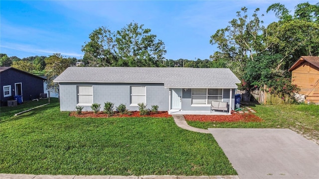 single story home with a front yard