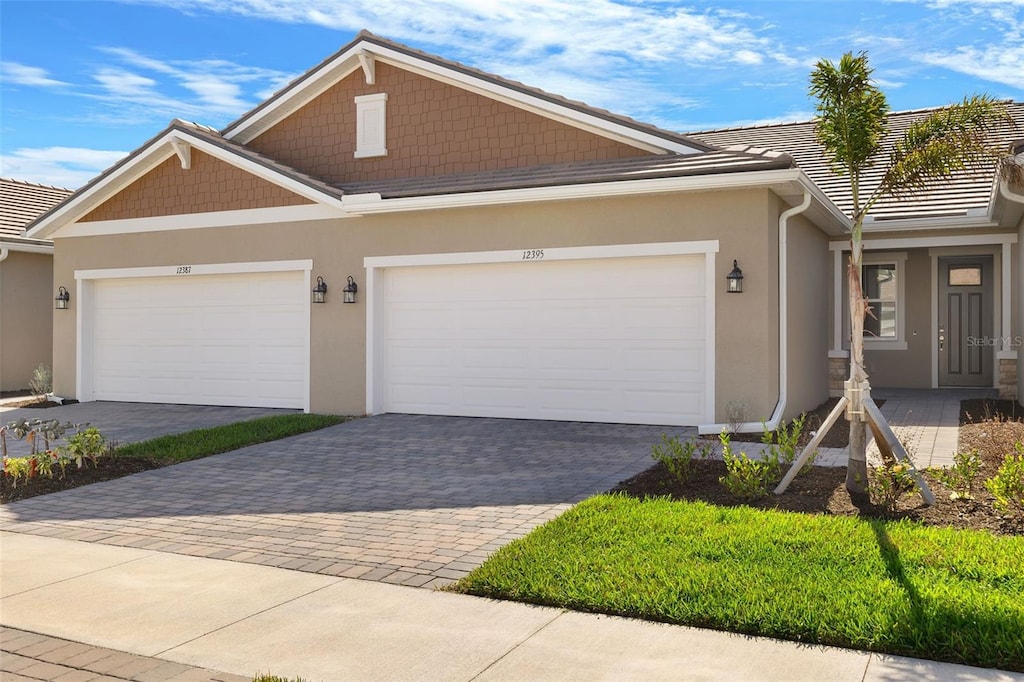 view of front of house featuring a garage