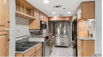 kitchen with backsplash