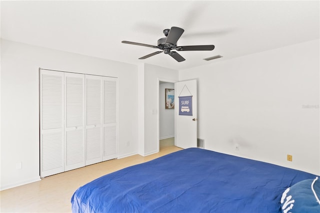 bedroom with ceiling fan, a closet, and visible vents