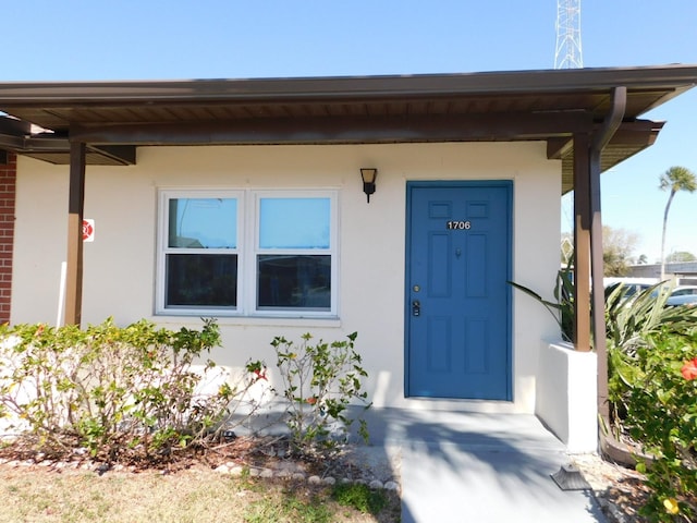 entrance to property with stucco siding